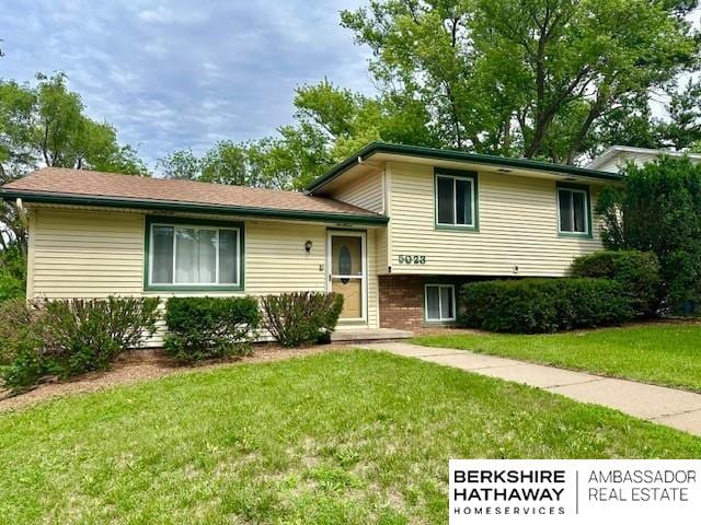 5023 N 96th St, Omaha, NE 68134 - split level home with a front lawn