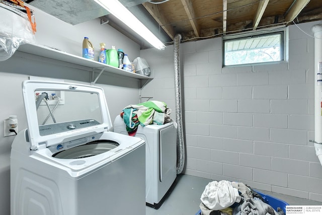 5023 N 96th St, Omaha, NE 68134 - laundry area with washing machine and clothes dryer