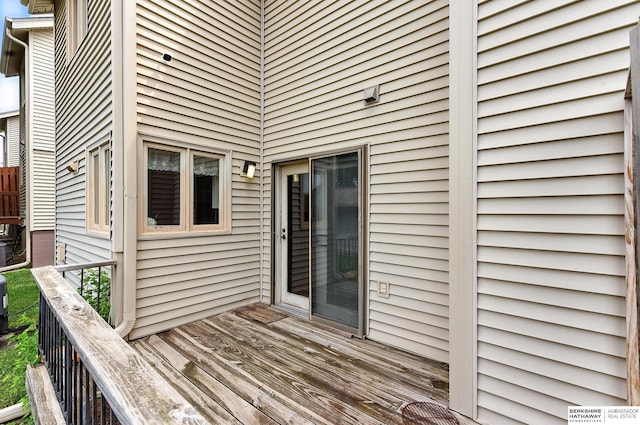 2108 S 62nd St, Omaha, NE 68106 - view of wooden terrace