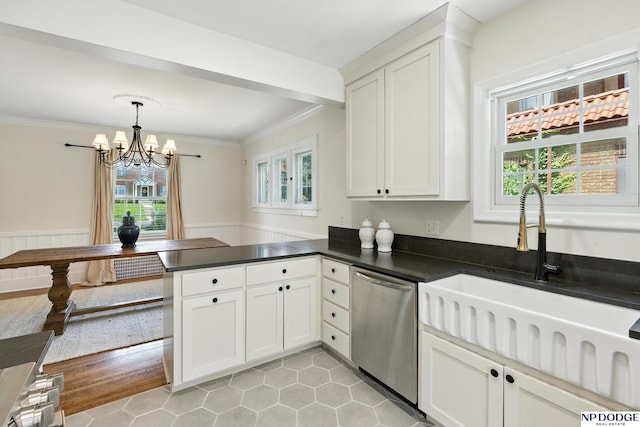 2525 N 55th St, Omaha, NE 68104 - kitchen with stainless steel dishwasher, a peninsula, dark countertops, a chandelier, and crown molding