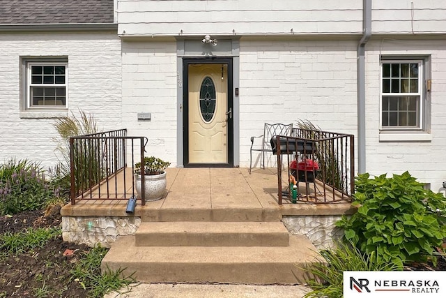 3340 N 48th Ave, Omaha, NE 68104 - entrance to property featuring roof with shingles