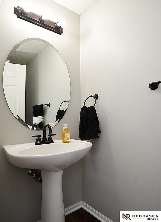 2906 Bar Harbor Dr, Bellevue, NE 68123 - bathroom featuring a sink and baseboards