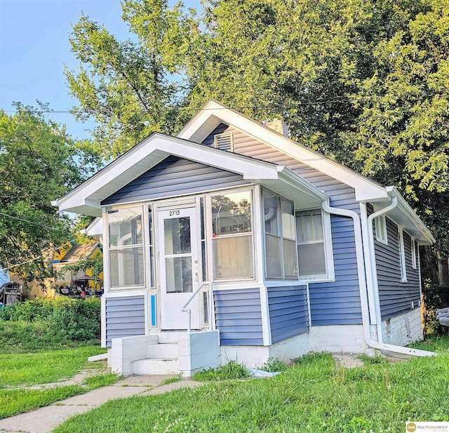 2715 S 15th St, Omaha, NE 68108 - view of front facade featuring a sunroom and entry steps