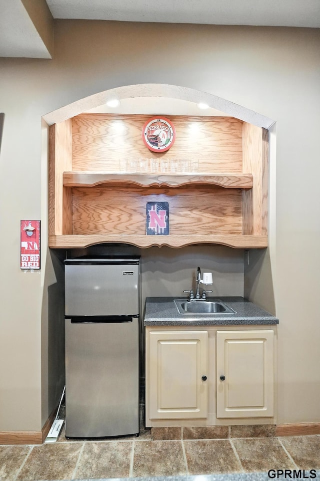 2303 N 150th Ave, Omaha, NE 68116 - indoor wet bar featuring freestanding refrigerator and baseboards