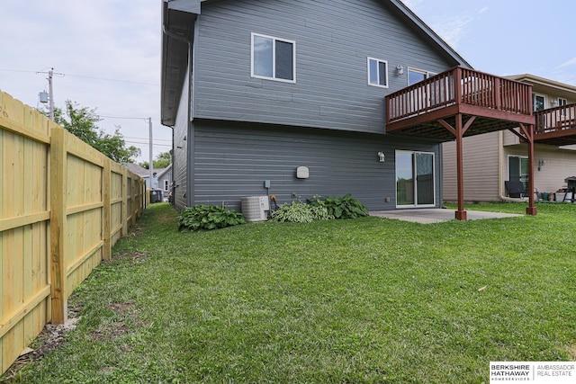 32 Huron Cir, Council Bluffs, IA 51501 - back of house with a deck and a patio