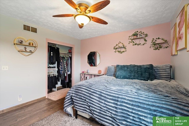 10011 S 9th Cir, Bellevue, NE 68123 - bedroom with a textured ceiling, wood finished floors, a closet, and ceiling fan