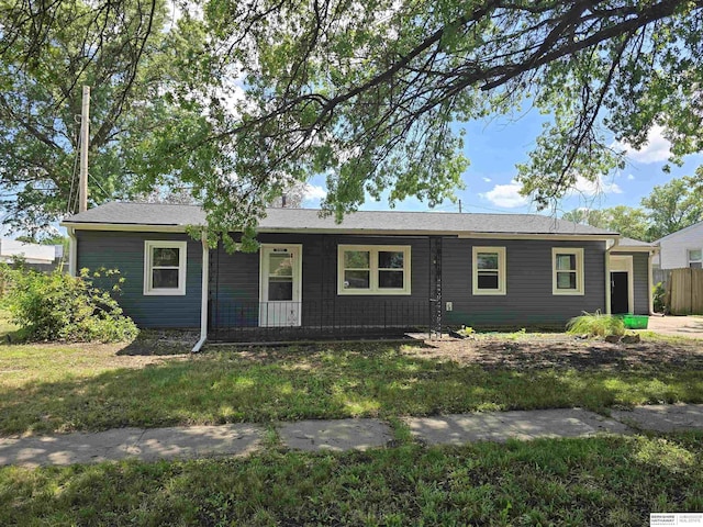 6925 Kearney Ave, Lincoln, NE 68507 - single story home with a front yard