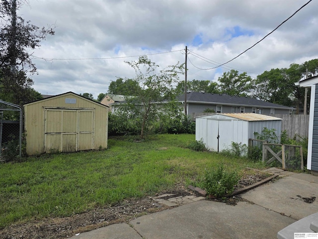 6925 Kearney Ave, Lincoln, NE 68507 - view of yard with a shed