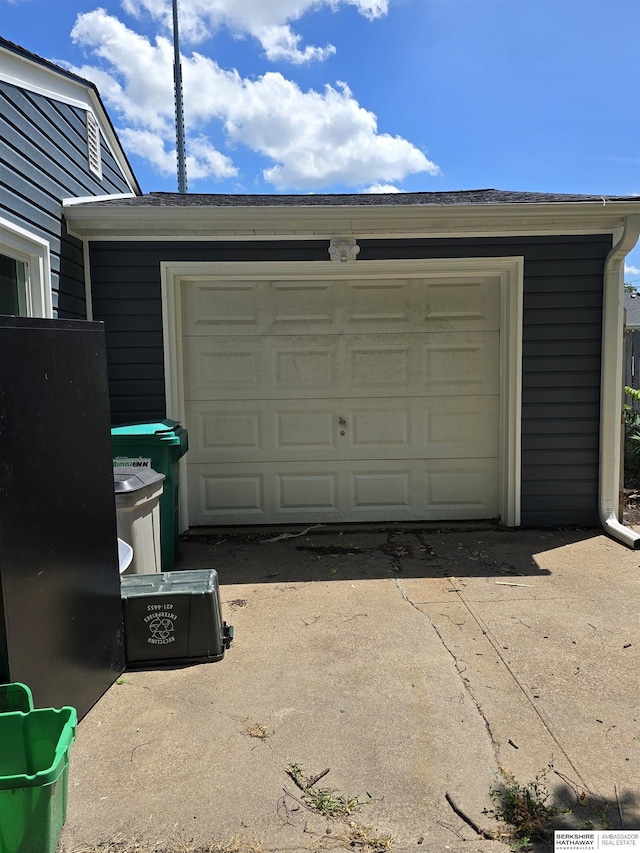 6925 Kearney Ave, Lincoln, NE 68507 - garage with concrete driveway