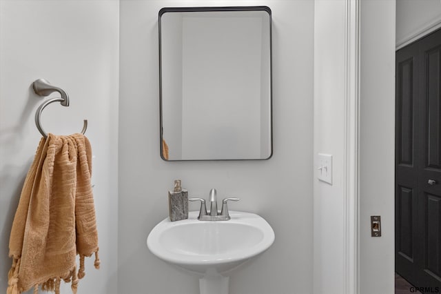 2111 Gindy Dr, Bellevue, NE 68147 - bathroom featuring a sink