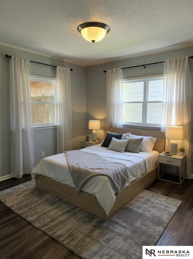 1653 E 3rd St, Fremont, NE 68025 - bedroom featuring wood finished floors and a textured ceiling