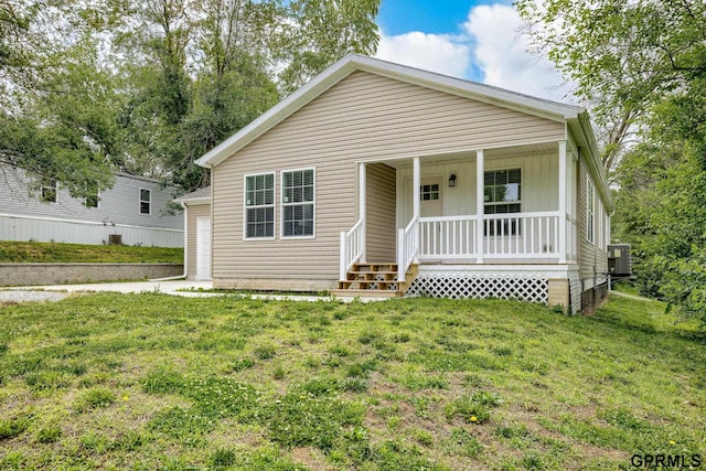2507 Murray Rd, Plattsmouth, NE 68048 - view of front of house featuring a porch and a front lawn