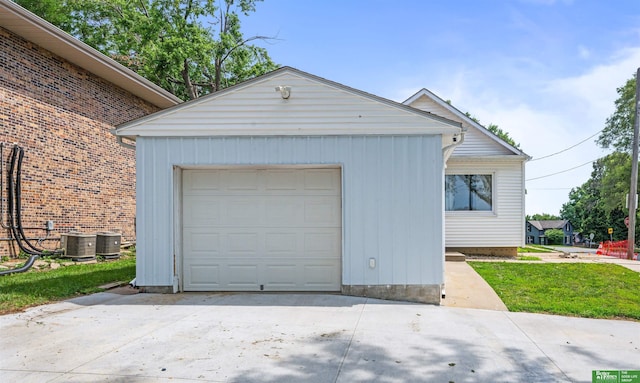 13130 N St N, Omaha, NE 68137 - detached garage featuring driveway