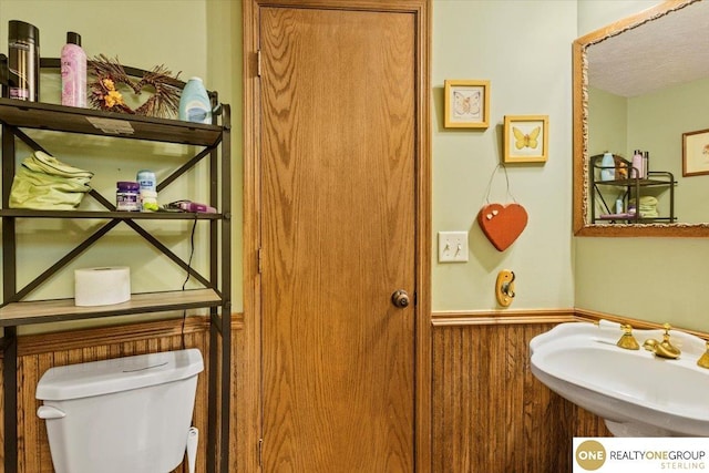 3521 N 267th Plz, Waterloo, NE 68069 - half bathroom featuring wainscoting and a sink