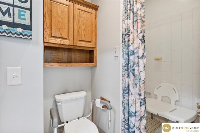 3521 N 267th Plz, Waterloo, NE 68069 - full bathroom featuring a shower with shower curtain and toilet