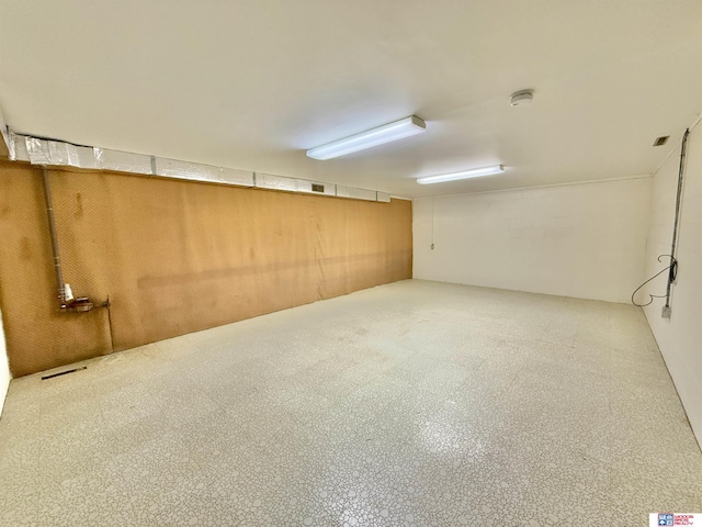1254 N 8th St, Seward, NE 68434 - view of garage