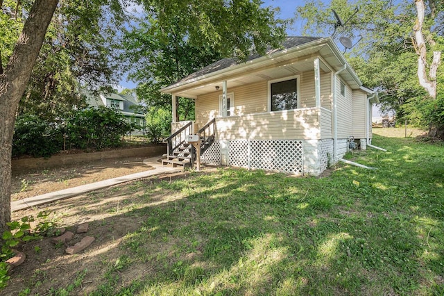4419 N 39th St, Omaha, NE 68111 - bungalow featuring a front yard and covered porch