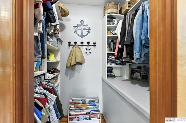 9903 Pasadena Ave, Omaha, NE 68124 - view of spacious closet