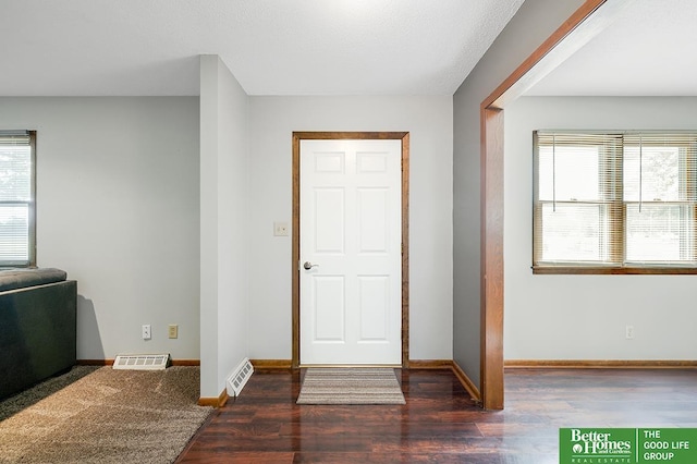 1800 N Clarmar Ave, Fremont, NE 68025 - foyer entrance featuring wood finished floors and baseboards
