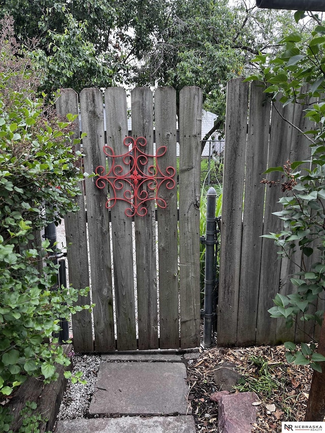 6409 Logan Ave, Lincoln, NE 68507 - view of gate
