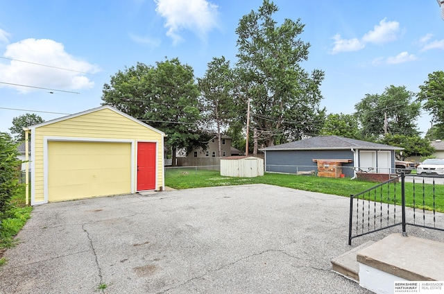 3207 S 121st St, Omaha, NE 68144 - detached garage with driveway