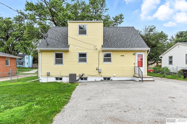 3207 S 121st St, Omaha, NE 68144 - rear view of house featuring roof with shingles
