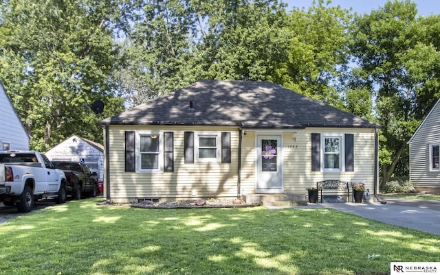 1757 N Linden St, Wahoo, NE 68066 - new england style home with entry steps, a front lawn, and roof with shingles