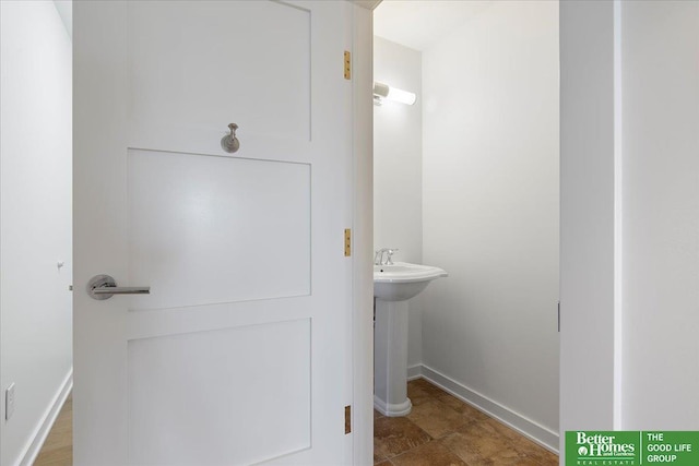 200 S 31st Ave Unit 4209, Omaha, NE 68131 - bathroom featuring baseboards