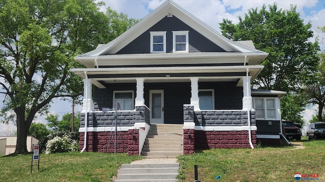 603 E Maple St, Sutton, NE 68979 - view of front facade featuring a porch, a front lawn, and stairs