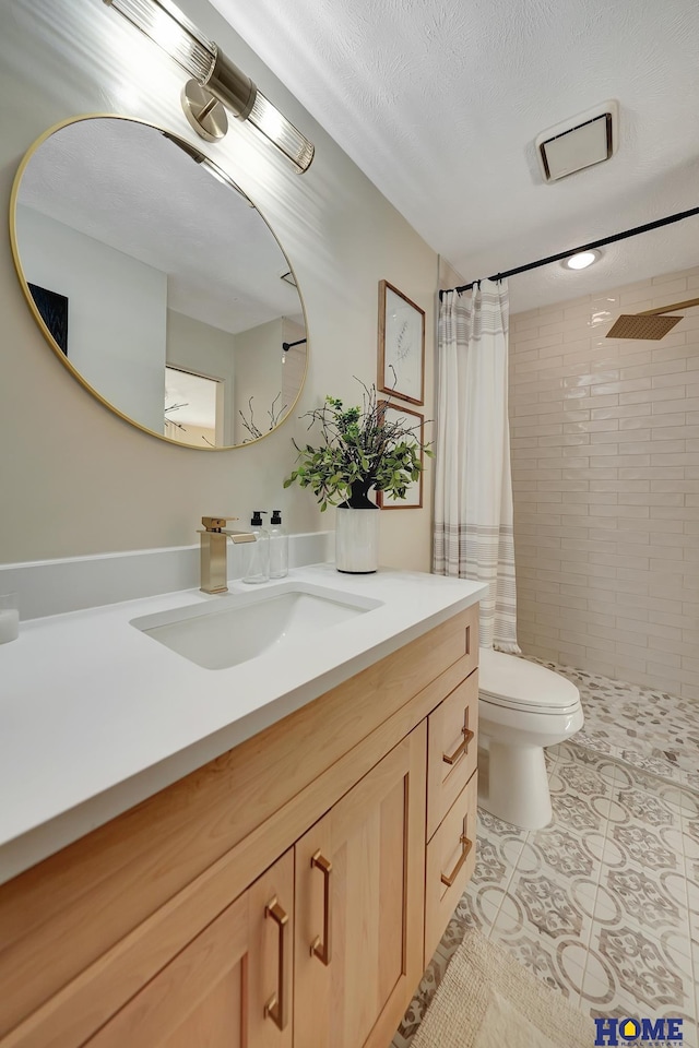 6833 Summerset Ct, Lincoln, NE 68516 - full bath featuring vanity, tiled shower, and tile patterned flooring