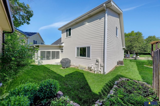 6833 Summerset Ct, Lincoln, NE 68516 - rear view of house featuring a lawn and a sunroom