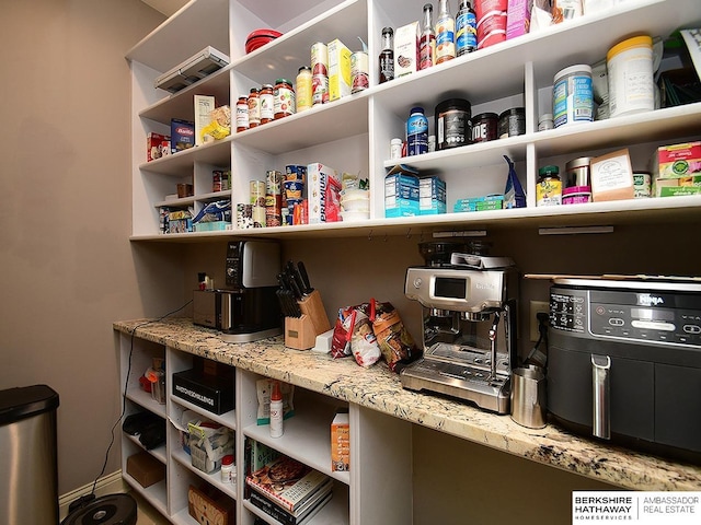6535 N 157th St, Omaha, NE 68116 - view of pantry