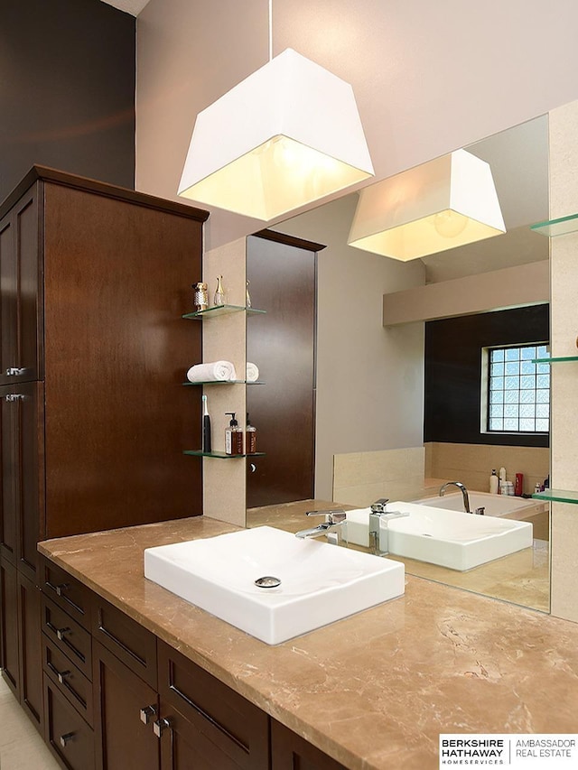 6535 N 157th St, Omaha, NE 68116 - full bath featuring a bath and vanity