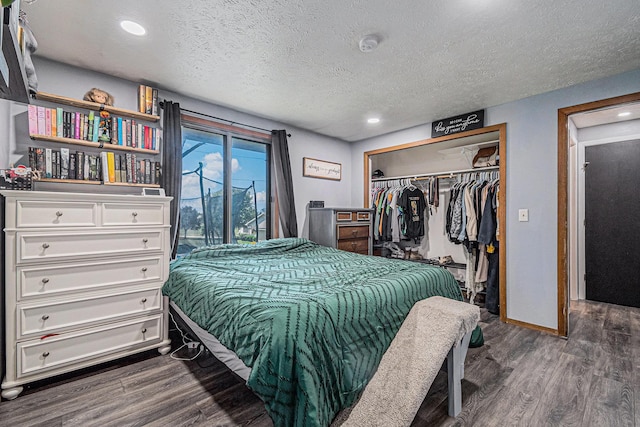 549 Washtington St, Carson, IA 51525 - bedroom with wood finished floors, a closet, a textured ceiling, and recessed lighting