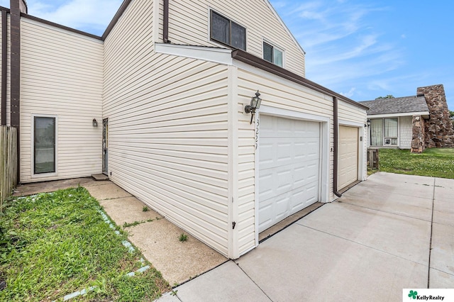 13229 Glenn St, Omaha, NE 68138 - view of garage
