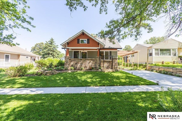 444 W 4th St, Wahoo, NE 68006 - craftsman house with a porch, stone siding, and a front lawn