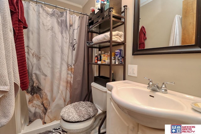 5951 Oakridge Dr, Lincoln, NE 68516 - bathroom featuring ornamental molding, a shower with curtain, and vanity