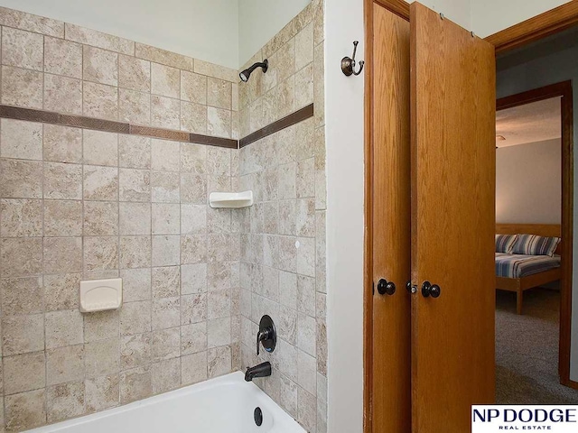 724 N 155th Ave, Omaha, NE 68154 - ensuite bathroom featuring tub / shower combination