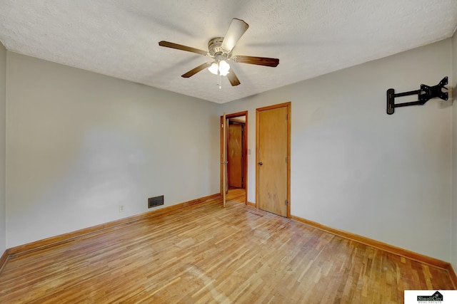4415 S St, Lincoln, NE 68506 - empty room featuring light wood-type flooring, ceiling fan, and a textured ceiling
