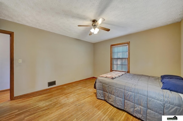 4415 S St, Lincoln, NE 68506 - bedroom with light wood finished floors, a textured ceiling, and ceiling fan