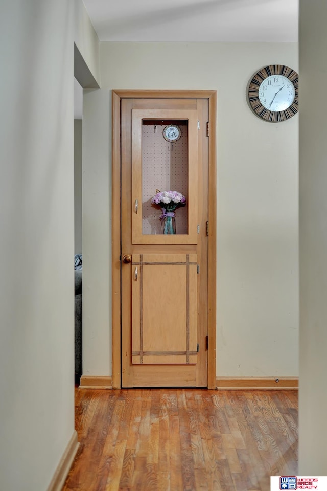 6336 N 37th St, Omaha, NE 68111 - corridor featuring light wood-style flooring