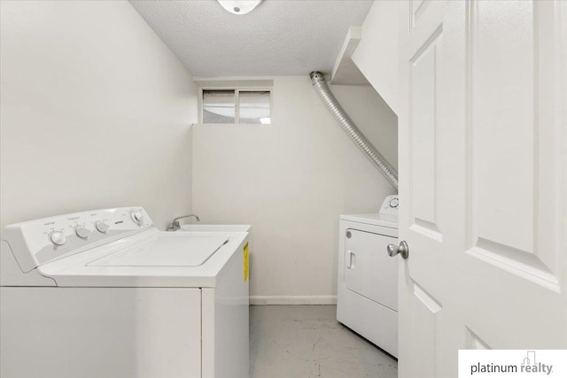 3052 S 46th Ave, Omaha, NE 68106 - laundry area with separate washer and dryer and a textured ceiling