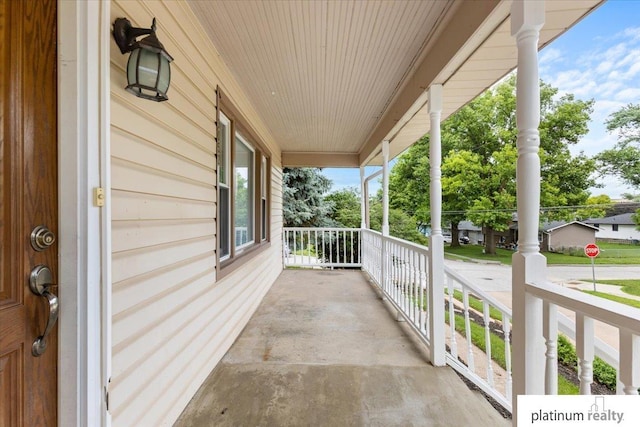 3052 S 46th Ave, Omaha, NE 68106 - view of porch