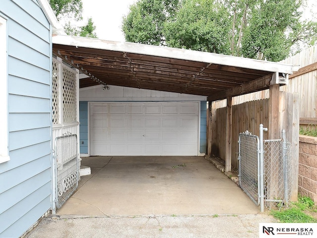7626 S 41st St, Bellevue, NE 68147 - view of garage