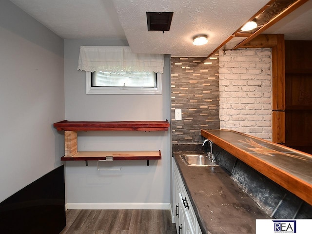 1312 N 148th Plz, Omaha, NE 68154 - indoor wet bar featuring dark wood-type flooring and a textured ceiling