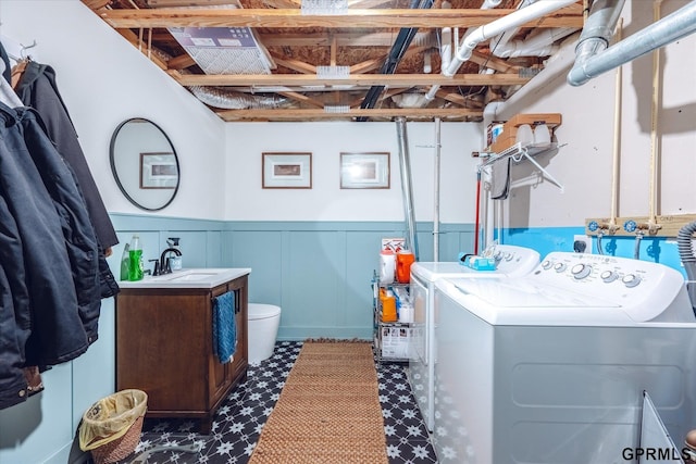 7794 N 88th St, Omaha, NE 68122 - laundry area with washing machine and dryer, wainscoting, and dark floors