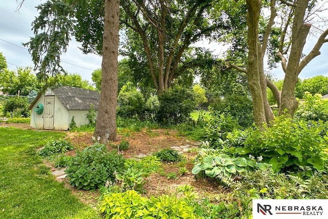437 S 90th St, Omaha, NE 68114 - view of yard with a shed