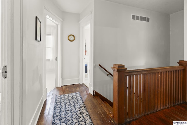4340 Miami St, Omaha, NE 68104 - entrance foyer with wood-type flooring and baseboards