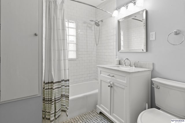 4340 Miami St, Omaha, NE 68104 - full bathroom featuring shower / bathtub combination with curtain and vanity