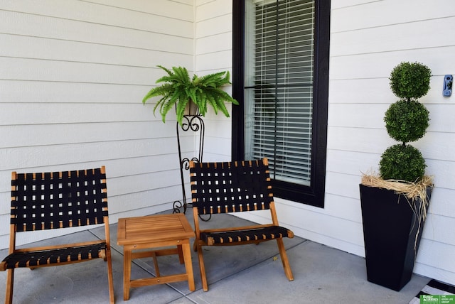 5445 Kestrel Pkwy, Omaha, NE 68022 - view of porch